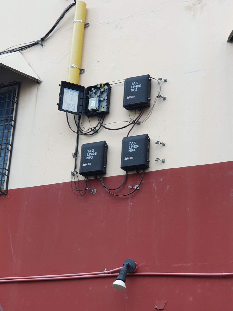 ar_ikoy's tweet photo. @PLDT_Cares @PLDTHome @pldt ano pong balak nyo gawin dito nababasa na to ng ulan mag iisang buwan na nakabukas yan.. hindi na maganda internet connection namin.. https://t.co/oEnieWn1I6