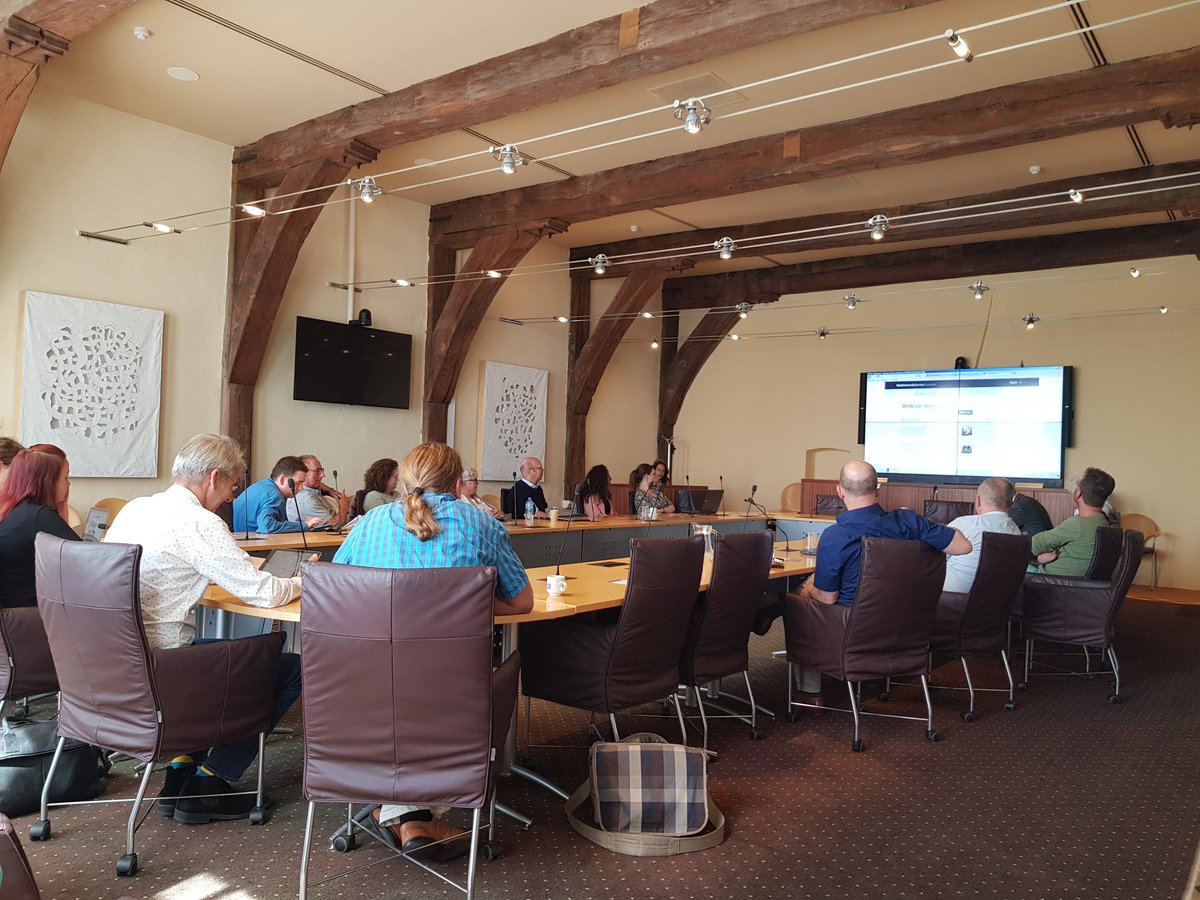 Vandaag zijn we in Zwolle bij een informatieve bijeenkomst over het innovatieveproject klantinteractie. 
We hebben een demonstratie gekregen van de clickable demo's. Samen zetten we de stap naar onmichannel dienstverlening.  #samenwerking #kennisdeling #doejemee?