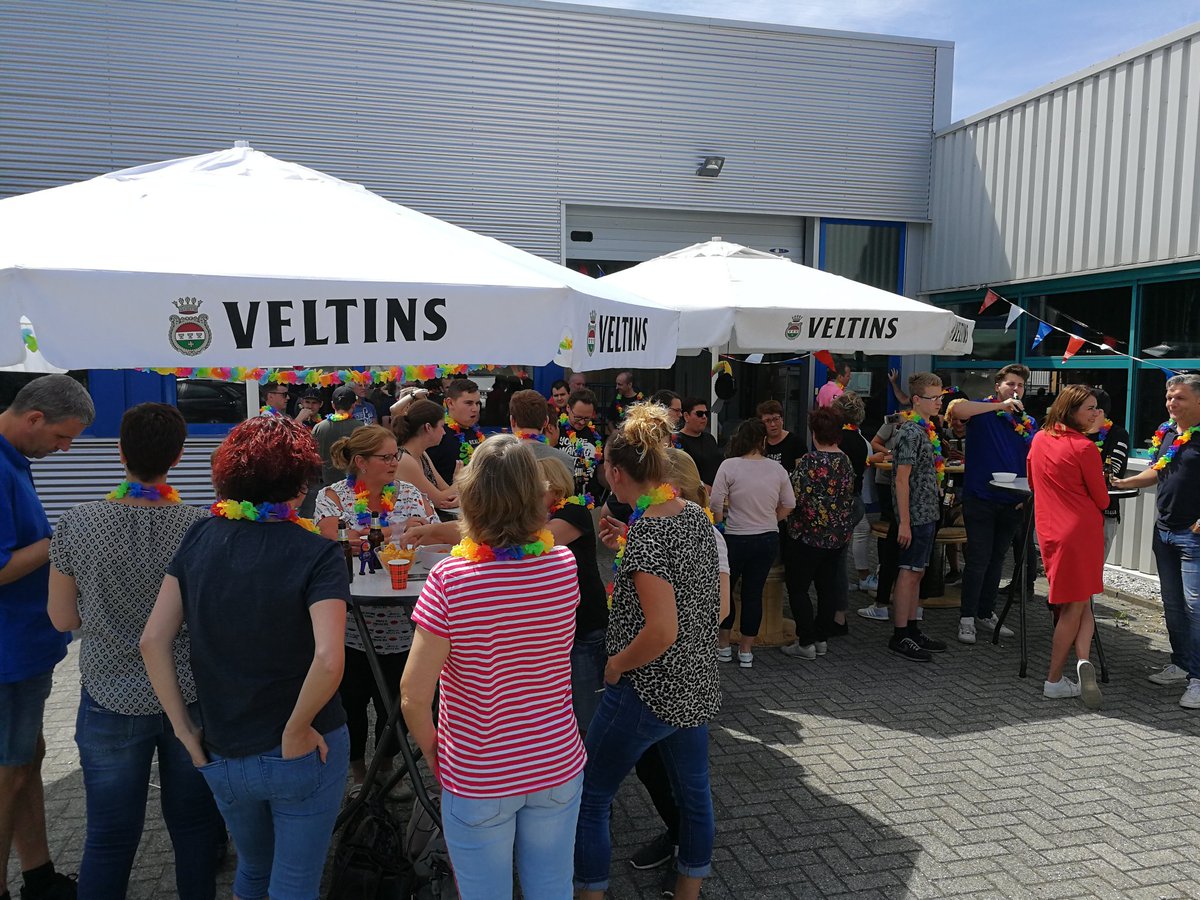 Na hard gewerkt hard #genieten <a href="/Argowil/">argoo</a> #vekansieborrel. Bedánkt allemól en een fijne vakantie!