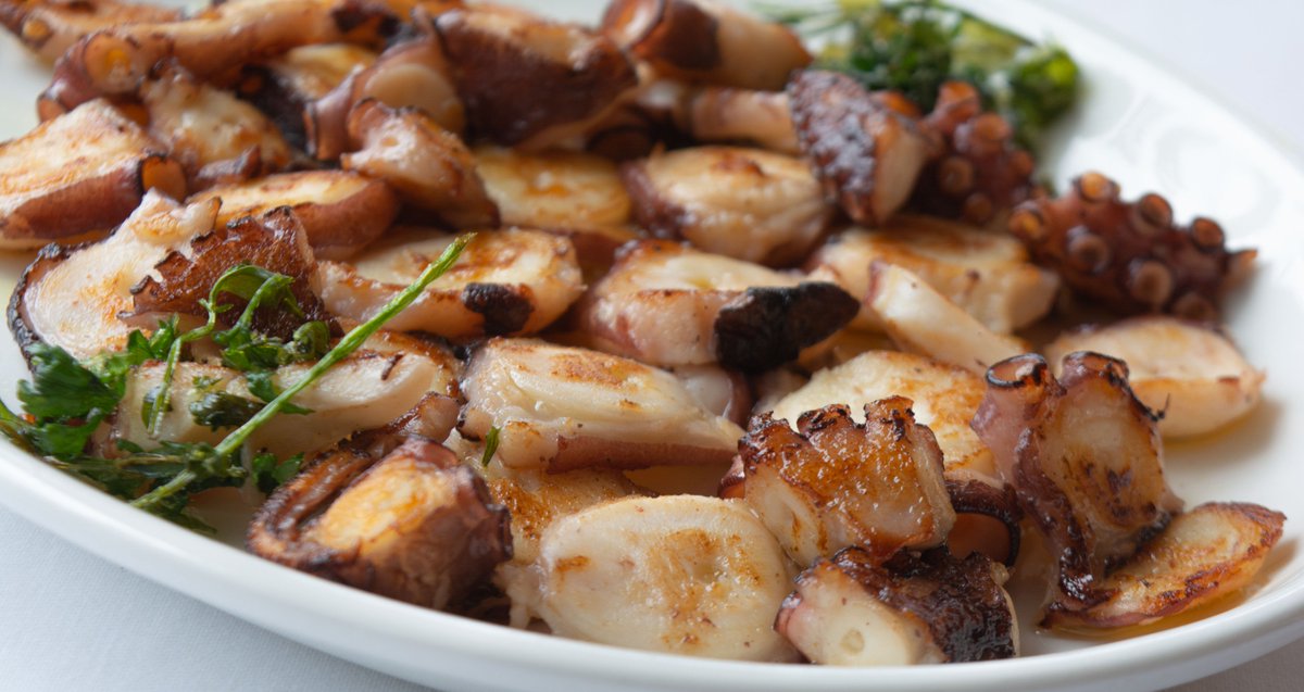 Pulpo a la brasa de Flanigan no tiene comparación en sabor y textura. Ven a probarlo antes de que se acabe el verano. 
#restauranteflanigan #food #foodie #foodporn #instafood #chef #comerbien #lunch #dinner #delicious #instagood #foodlover #foodphotography #flaniganpuertoportals