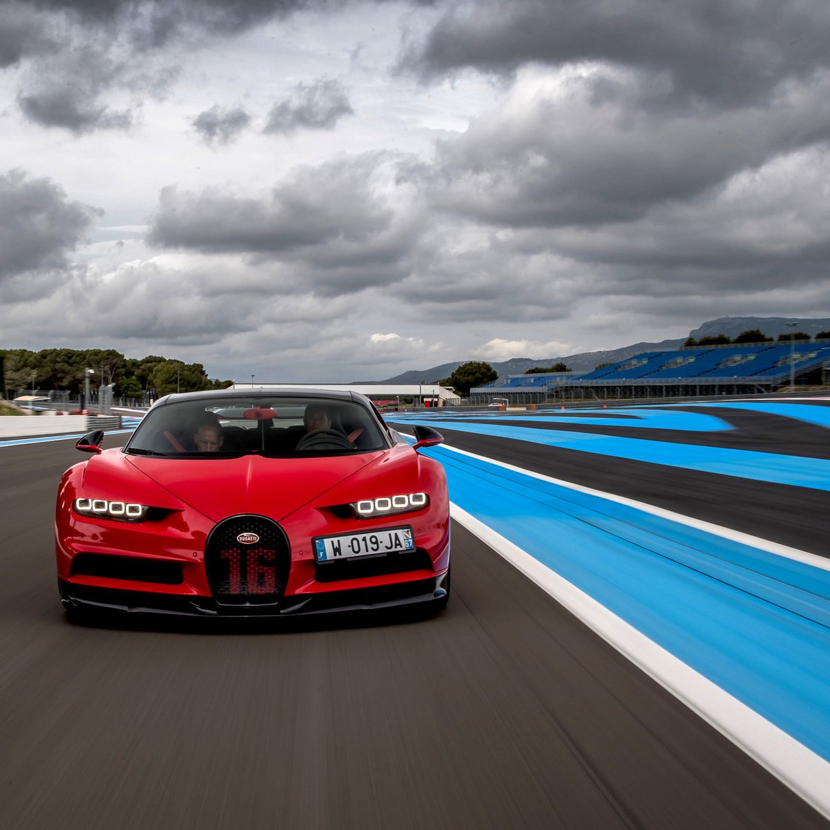 Bugatti's tweet image. Happy #IndependenceDay to all of our USA fans! 🇺🇸 #4thofJuly