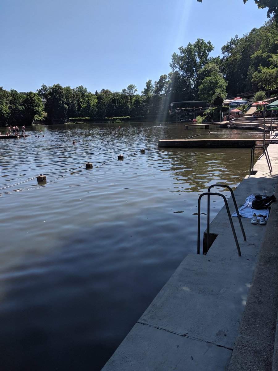 JoGoebel's tweet photo. Hier bin ich Mal 800 Meter geschwommen und hab danach gekotzt. 🤮 #TiefeSee #Maulbronn #Sportabzeichen https://t.co/NQHvcweZQQ