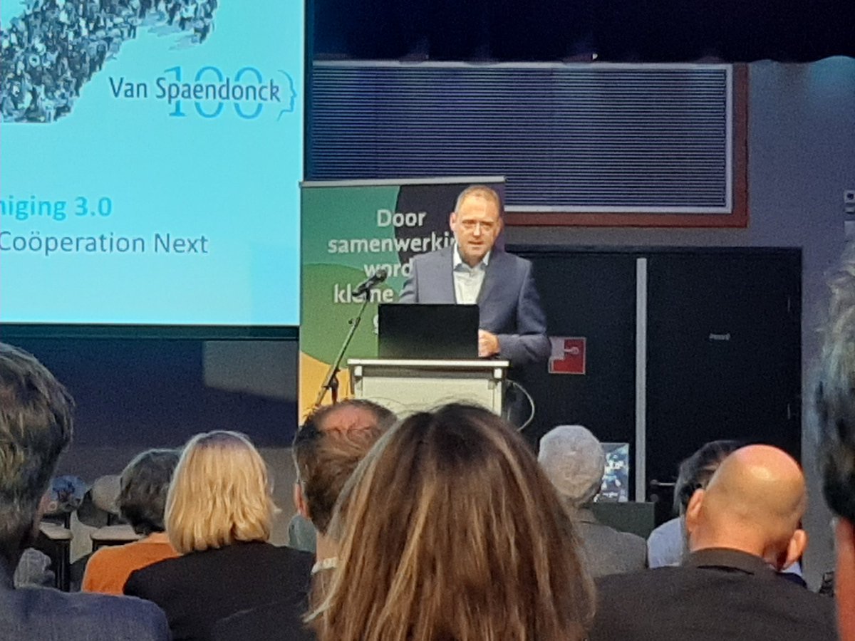 Super trots op collega @ivanpouwels! #boekpresentatie 'Vernieuwen met vereniging 3.0' tijdens het zomerevent van <a href="/Van_Spaendonck/">Van Spaendonck</a> #samenwerken #trots