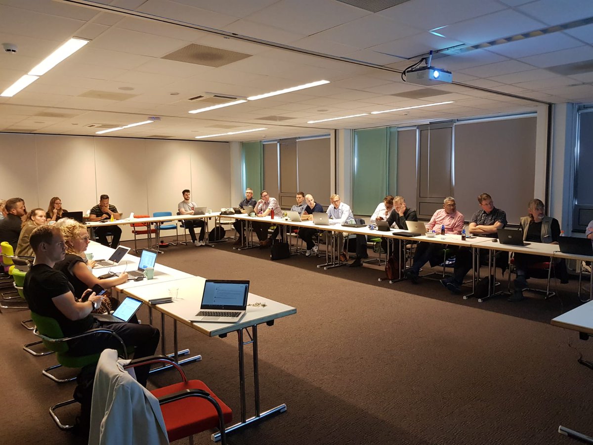 Vandaag was er niet alleen een bijeenkomst over Klantinteractie, maar kwamen de beheerders van de e-Suite ook bij elkaar. De beheerders hebben een interactieve sessie over koppelingen gehad. Er is veel kennis gedeeld en samen gewerkt. #kruisbestuiving #kennisdeling #samenwerking