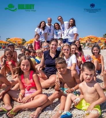 ConfcommercioAN's tweet photo. Per la sua 2^ settimana nelle Marche il progetto @confturismo_it Sentinelle del Mare approda nel Fermano. La biologa Machado dell’Alma Mater Studiorum Bologna sarà a disposizione dei bagnanti e turisti su info e approfondimenti per tutela del mare https://t.co/XknIMwgPXc