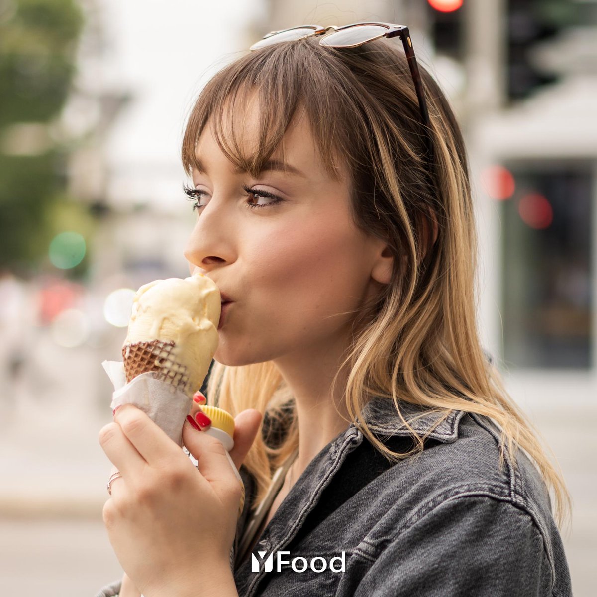 Eis, Eis, Baby! 😎🍦 
Seit wir YFood Eis entdeckt haben, gibt es das regelmäßig zum Mittag! Das ganze wird dann noch mit Beeren und Nüssen getoppt - lecker 😍