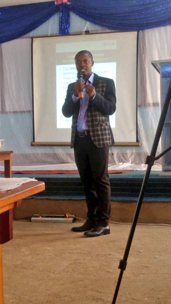 NadeshEduke's tweet photo. I came with my boss too. He is guest speaker at the HIMS Entrepreneurship Jamboree and his talk is tilted "Beyond the Blackboard".

#TechPays
#InvestInTech https://t.co/F6Ea7CMmPl