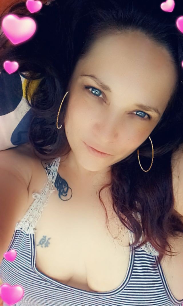 Fundove's tweet photo. Enjoying the sun while we have it #Sun #Garden #UK #ShamelessSelfie https://t.co/ThLfzEUTUc