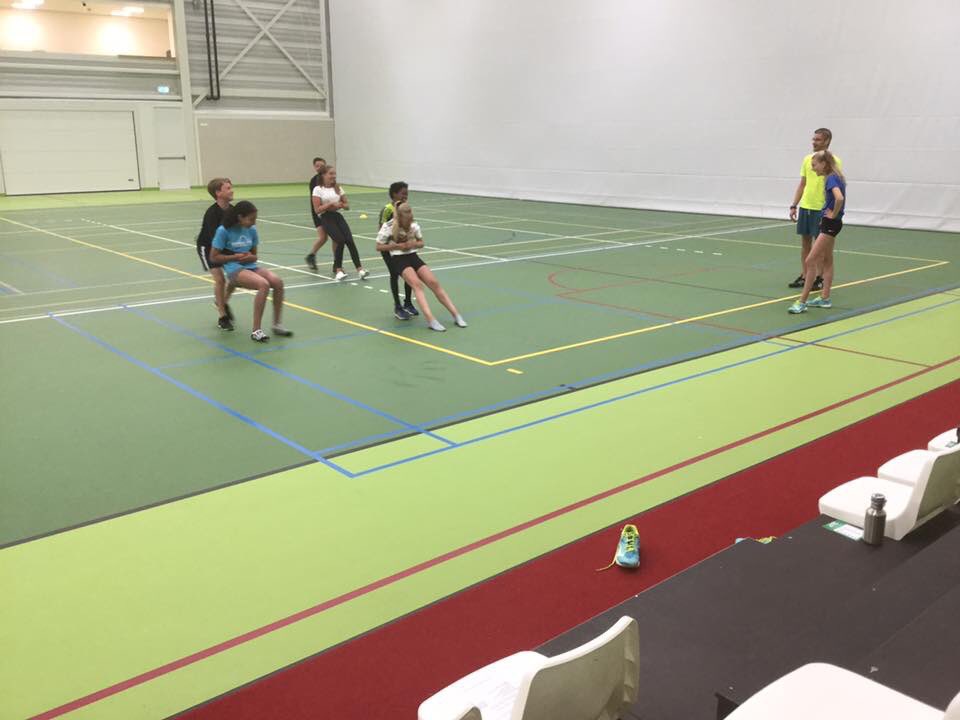 Belangrijke zaken eerst 😁 
#jeugd #sport
1. Plezier hebben;    
2. Iets doen waar ik goed in ben;
3. Om mijn vaardigheden te verbeteren;
4. Om fit te blijven;    
5. Om in beweging te zijn.

Let op: Geen plezier reden voor stoppen, liefst 70% (13 jaar)