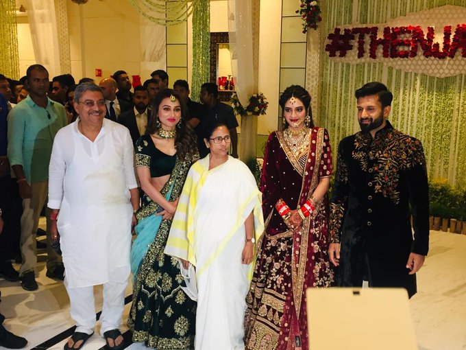 680px x 510px - Nusrat Jahan's Wedding Reception: West Bengal Chief Minister Mamata  Banerjee, MP Mimi Chakraborty and Other Prominent Personalities Attend the  Function in Kolkata - See Pics | ðŸŽ¥ LatestLY