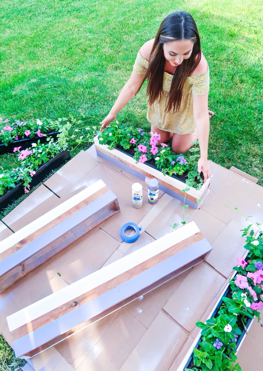 AlexandraBeuter's tweet photo. New DIY Flower Box Tutorial Blog Post is live with a GIVEAWAY! 2 winners = double the chance of scoring a gift card! 🌸 #GIVEAWAY #DIY #MADEMYSELF #CURBAPPEAL #GIFTCARDGIVEAWAY #SUMMER #HOMEINSPO #HOMEIDEAS 

https://t.co/DWZX35TV9w https://t.co/t85vQIU2Kc