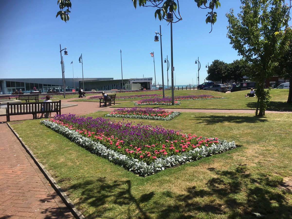 JamesLloyd99's tweet photo. Fantastic work ⁦@Hort_Sodexo⁩ Falklands memorial garden ⁦@GosportCouncil⁩ looking stunning ⁦@SodexoUK_IRE⁩ ⁦@1Samscott1⁩ #SafetyWalk #QualityofLifeServices https://t.co/y04OWKiBGC