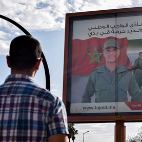 MarrakechProjet's tweet photo. Youssef, 24 ans. «Je pense que je vais quitter le Maroc. L’État ne nous a jamais rien donné, je ne vois pas pourquoi je devrais me sentir redevable en faisant ce #servicemilitaire» Travailler ou servir, par @arnaudroszak @theo_touchais @Ariel_Guez @suzannerublon @EmmanuelHaddek https://t.co/xjKKvM7dWm