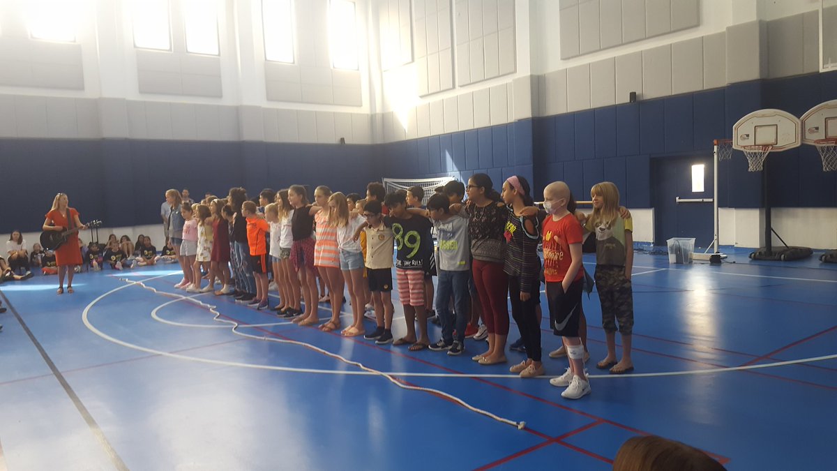 HorizonDubaiUAE's tweet photo. Today was our final WHOLE school assembly and what an emotional day it was. We said our goodbyes and wished our Yr 6 students well as they leave for Secondary School. We also said goodbye to teachers and staff leaving Horizon. Have a wonderful summer break and safe travels! https://t.co/hJRqNE36Su