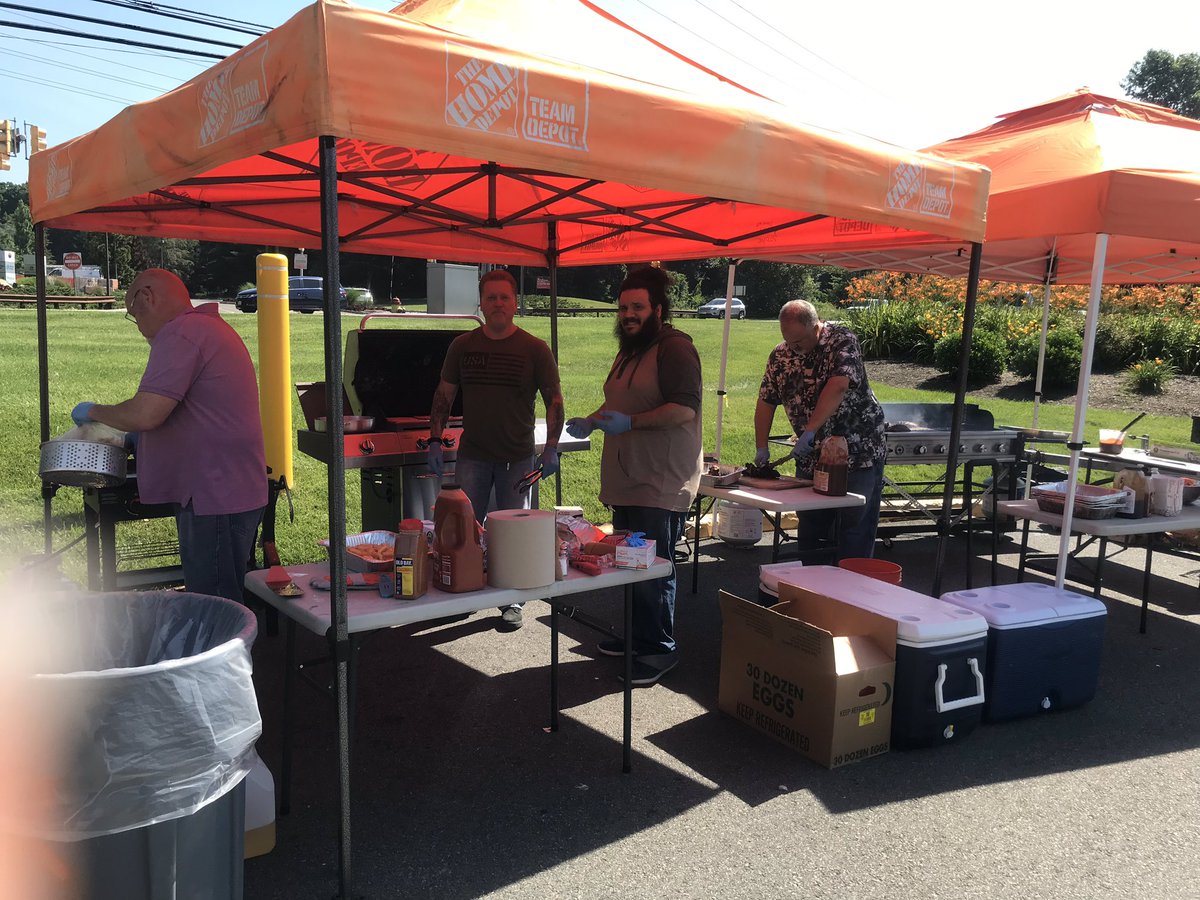 tornillo_john's tweet photo. Cooking good for the associates of the 925!👍 Happy Independence Day to all from the 925! 🇺🇸🇺🇸🇺🇸 https://t.co/NaTpRjzrup