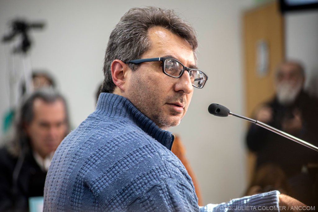 H_Roggero's tweet photo. #JuicioContraofensiva: En una nueva audiencia del juicio x los #delitos d lesa humanidad cometidos x la #Dictadura, #PabloVerna, hijo de médico #militar, reveló q su padre fue el anestesista de los #vuelos d la muerte entre 1978 al 83
https://t.co/XmVfq5mqax #ElCircoDeMariuYMau