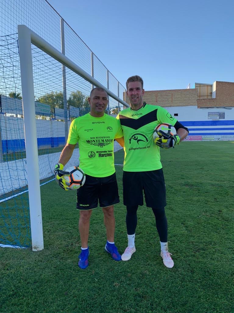 Tras la 1@ sesión de la semana (lunes tarde). Buen trabajo <a href="/AdriSanMiguel/">Adrián San Miguel</a> <a href="/pycillanes/">E. pillaporteros</a> Agradecer a la UD Pilas poder entrenar en este magnífico césped