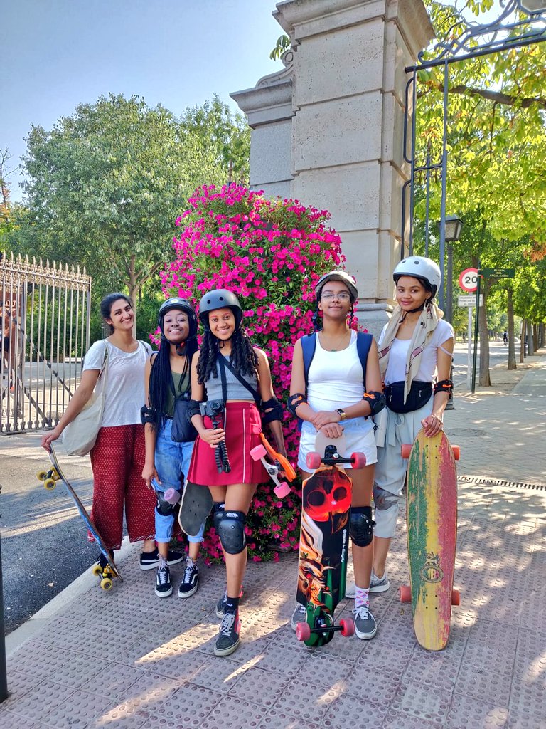 its_GirlDreamer's tweet photo. Just a little Madrid update for you 🇪🇸 ..

Our @BoardersWB are having an incredible time with amazing @ValKechichian, co-founder of @longboardgirls who are the badasses developing our boarders skills so they can return to the UK &amp; keep the cycle going! 💪🏾

Thanks @queenscomtrust! https://t.co/m5MsiHfUu6