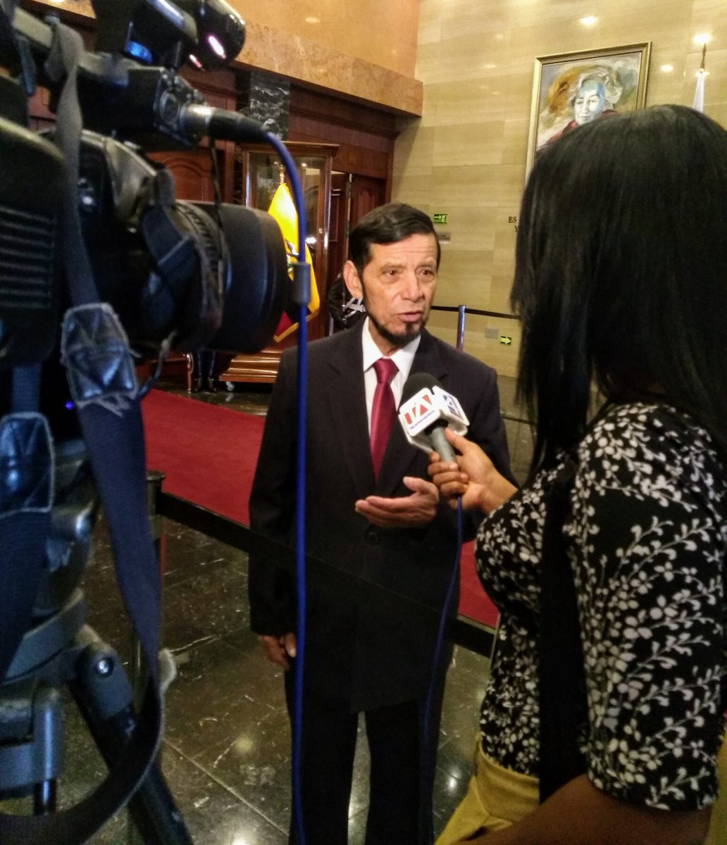 BIN_Ec's tweet photo. El asambleísta @IsCruzCambio62 (BIN), ante los  medios de comunicación comentó sobre el Proyecto de Ley de Registro  Nacional de Violadores, Abusadores y Agresores Sexuales de Niñas, Niños y  Adolescentes. Además discutió sobre la LOEI, en la mesa legislativa correspondiente. https://t.co/EBMptyqRTe