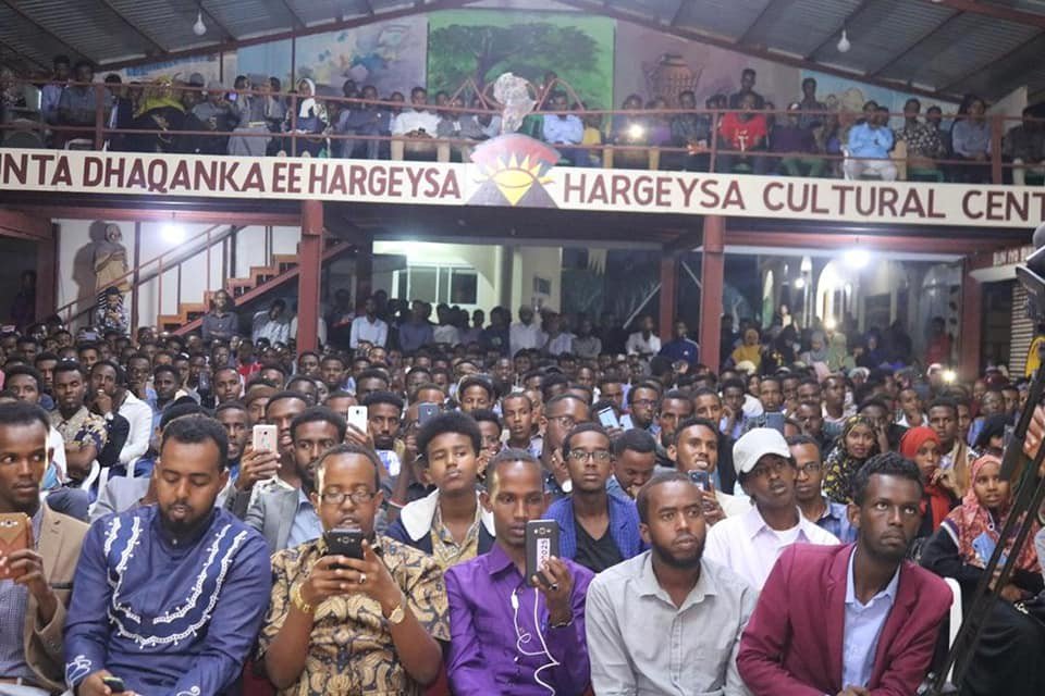 PeaceRevolution's tweet photo. [ÉVÉNEMENT]: Somalie!
Molinge Henry, Coordonnateur Afrique WPI anime une série d'ateliers sur le thème "Paix et Autonomisation de la Jeunesse". "Cette session a été un grand moment d’échange avec le public", dixit Molinge Henry
#somaliland #peaceInpeaceout #wpi #pr https://t.co/yxKDQJ3AHY