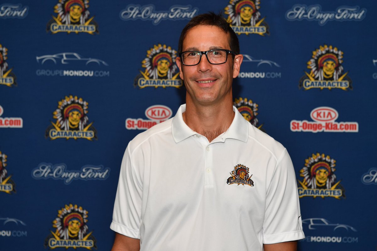 Cataractes_Shaw's tweet photo. Bienvenue à @AdrienPlavsic dans la grande famille des Cataractes à titre d’entraîneur adjoint! 👋🏼
🏒: 214 matchs dans la @LNH_FR
🥈: @jeuxolympiques de 1992
🇨🇭: 11 saisons comme joueur
👔: 10 saisons derrière le banc en Europe
Lire 👉🏼 https://t.co/dqjHWN7D3J https://t.co/9VUDOrGjTZ
