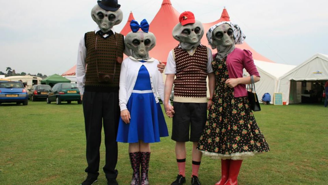 What happens when an alien family sets its holiday destination as planet Earth? Meet The Roswells at Wordpool Family Day this Saturday. #wordpool19 #outdoorarts #fantasticforfamilies #outofthisworld @BpoolLibraries <a href="/leftcoastuk/">LeftCoast</a> <a href="/HighlySprung/">Highly Sprung</a> @BlackpoolFoSP