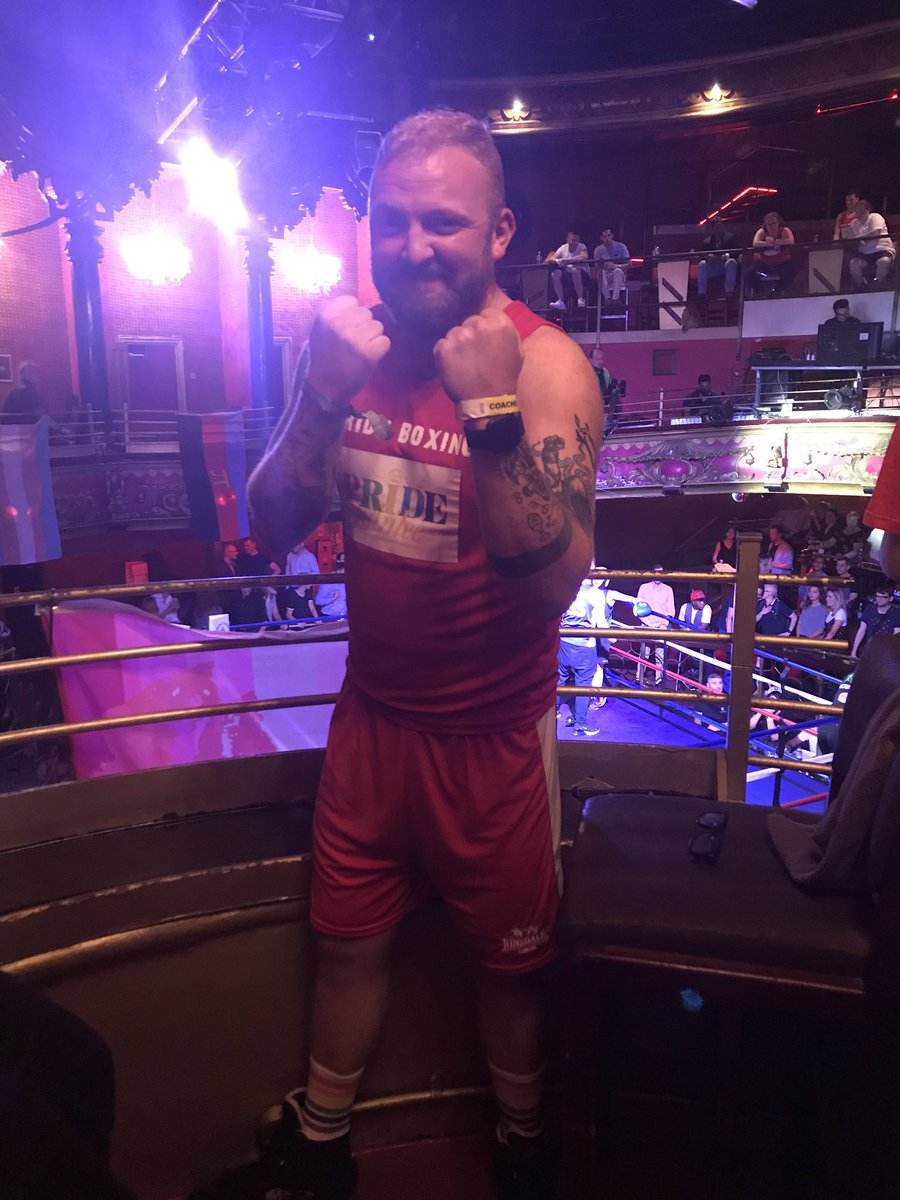AlixFox's tweet photo. IT'S 'BOUT TO KICK OFF - FISTS IN THE RING! 🥊😆🌈💪I'm at #PRIDEBoxing supporting my right hooker of a friend Sam aka Cocky Ballblowa at @TheGrandClapham. Funds raised go to #LGBTQ charities. Thanks to @TENGA_Global for the sweat towels! ❤️ https://t.co/sNAdN1cJyH