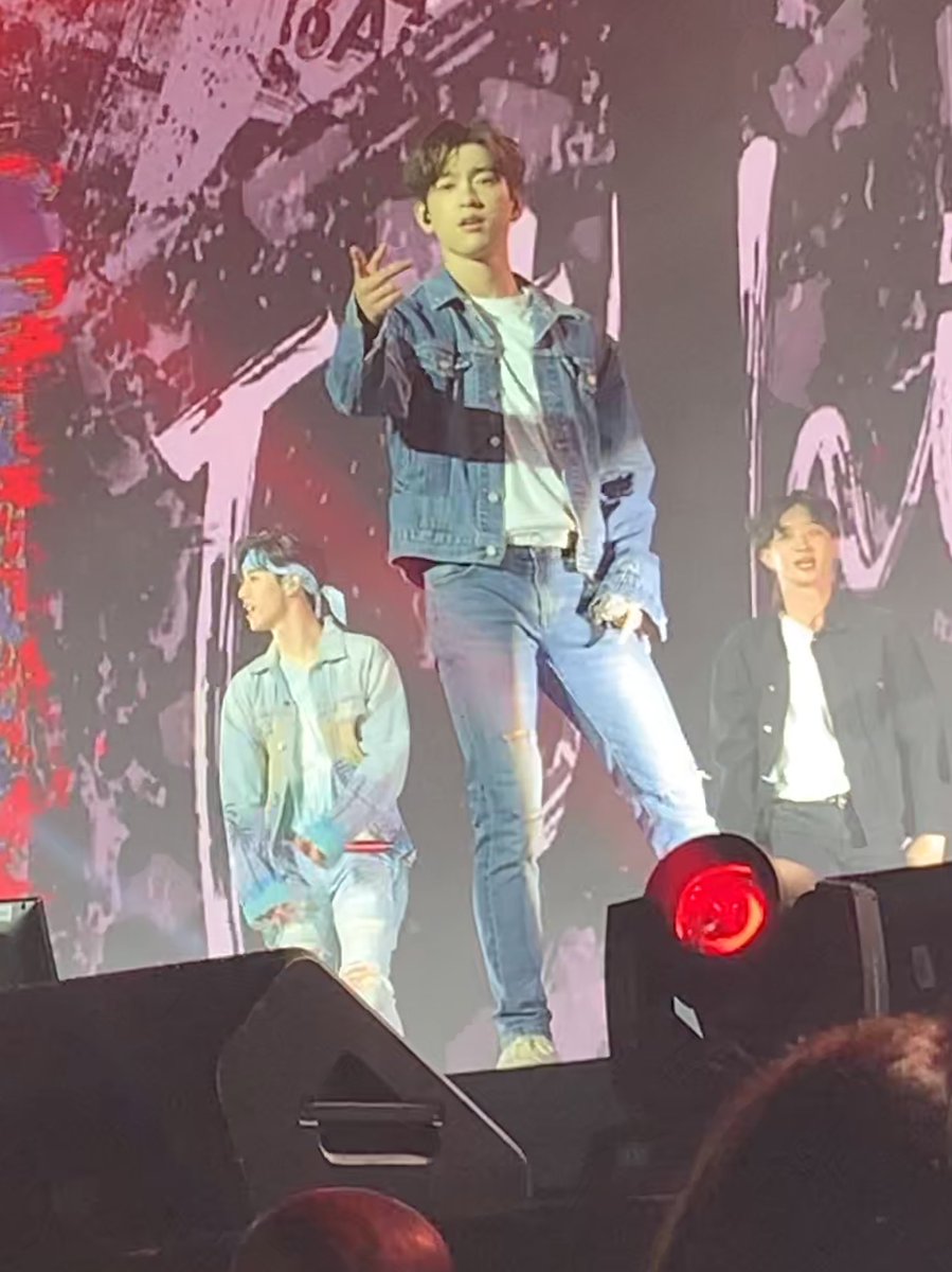 CaitDid_'s tweet photo. So crazy #GOT7inDAL #got7dallas #GOT7inDallas #Got7 #GOT7_BETWEEN_SECURITY_AND_INSECURITY https://t.co/6k35jlCCDg