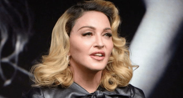 lagosradio's tweet photo. Desde que se supo que Madonna la utiliza, la cámara hiperbárica se hizo conocida. Pero la historia empezó mucho antes. Lo lo voy a contar en mi crónica del domingo en @infobae https://t.co/AvpYDzwrnx