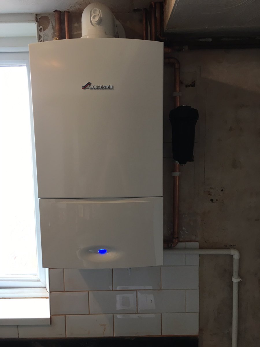HeatingConway's tweet photo. New Worcester CDI boiler fitted in kitchen moved down from bathroom. Worcester filter and Drayton stat also fitted. Call now for a free quote #conwayheating #worcesterbosch #drayton https://t.co/pNDAhVkbJB