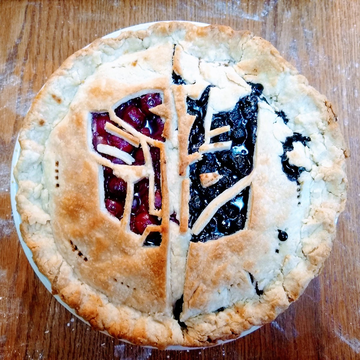 I was not feeling particularly patriotic this #FourthOfJuly until this idea for a red, white, and blue (er, purple) pie occurred to me...

#Transformers #Pie #TillAllAreOne