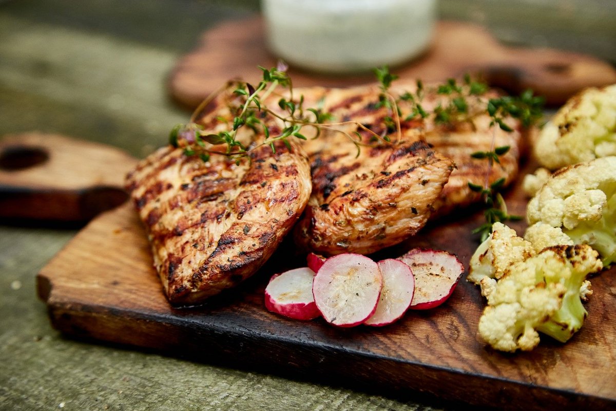 fastketodiets's tweet photo. This flavorful marinated grilled chicken and vegetables recipe is a great keto-friendly option to toss on the grill this 4th of July. 
https://t.co/xTdwagBN41

#bbq #4thofjuly #4th #fourth #july4th #july4 #chicken #lowcarb #ketorecipes #ketodiet #ketogenic #cauliflower #radishes https://t.co/4v39yt8mXo
