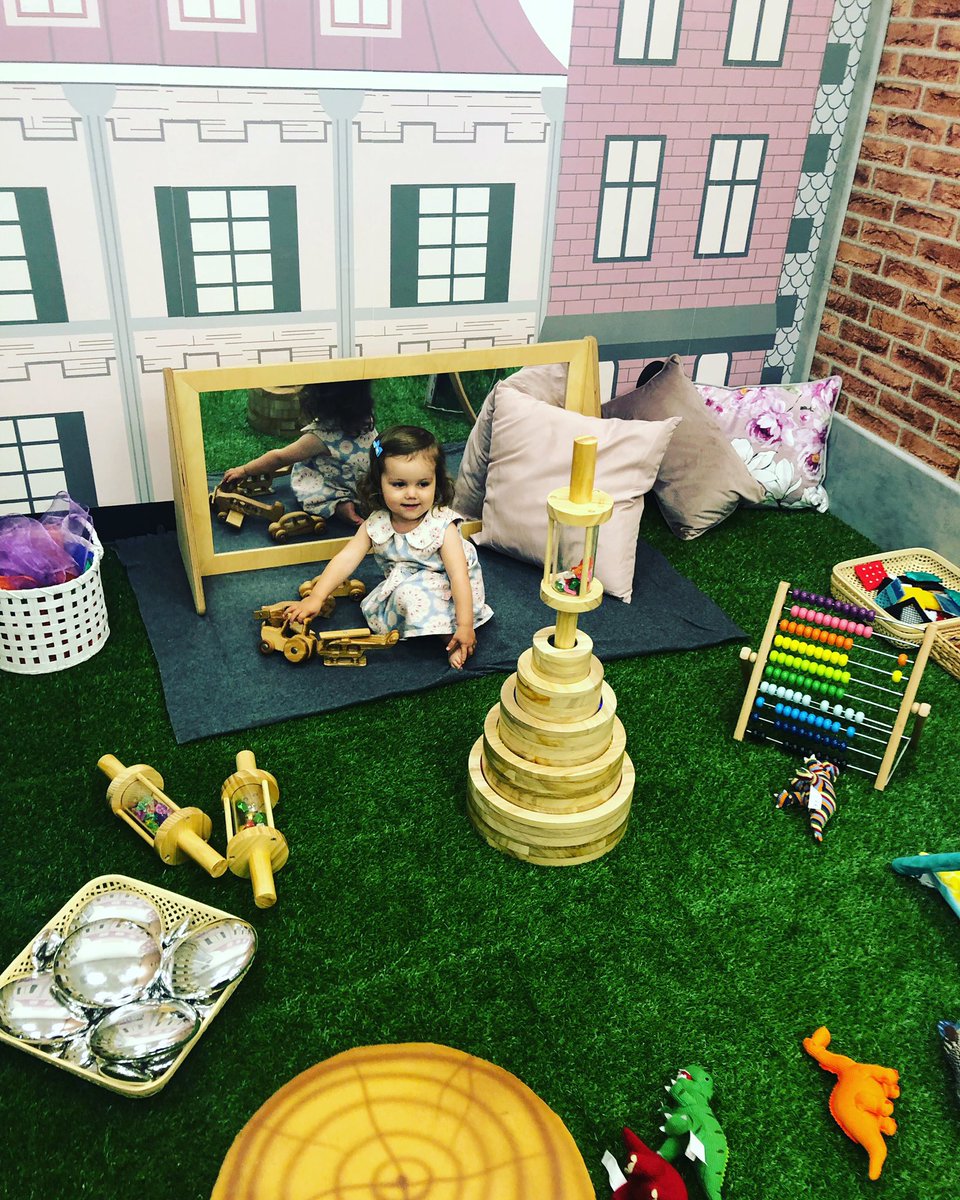 What shall I play with first ? 👧🏻
We have lots of visitors already this morning ! 💗#themillhouseplaycafe #amazed #toddler #fun #play #learn #imagination #picnic