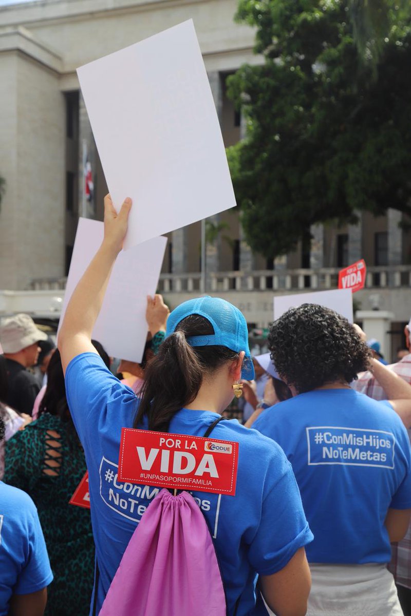 wrgenao's tweet photo. Los dominicanos no podemos aceptar imposiciones de ningún organismo internacional con una agenda que claramente desvirtúa el rol de la familia en la sociedad #ConMisHijosNoTeMetasRD https://t.co/F3SHw6Bf3N