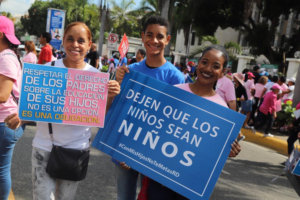 wrgenao's tweet photo. Los dominicanos no podemos aceptar imposiciones de ningún organismo internacional con una agenda que claramente desvirtúa el rol de la familia en la sociedad #ConMisHijosNoTeMetasRD https://t.co/F3SHw6Bf3N