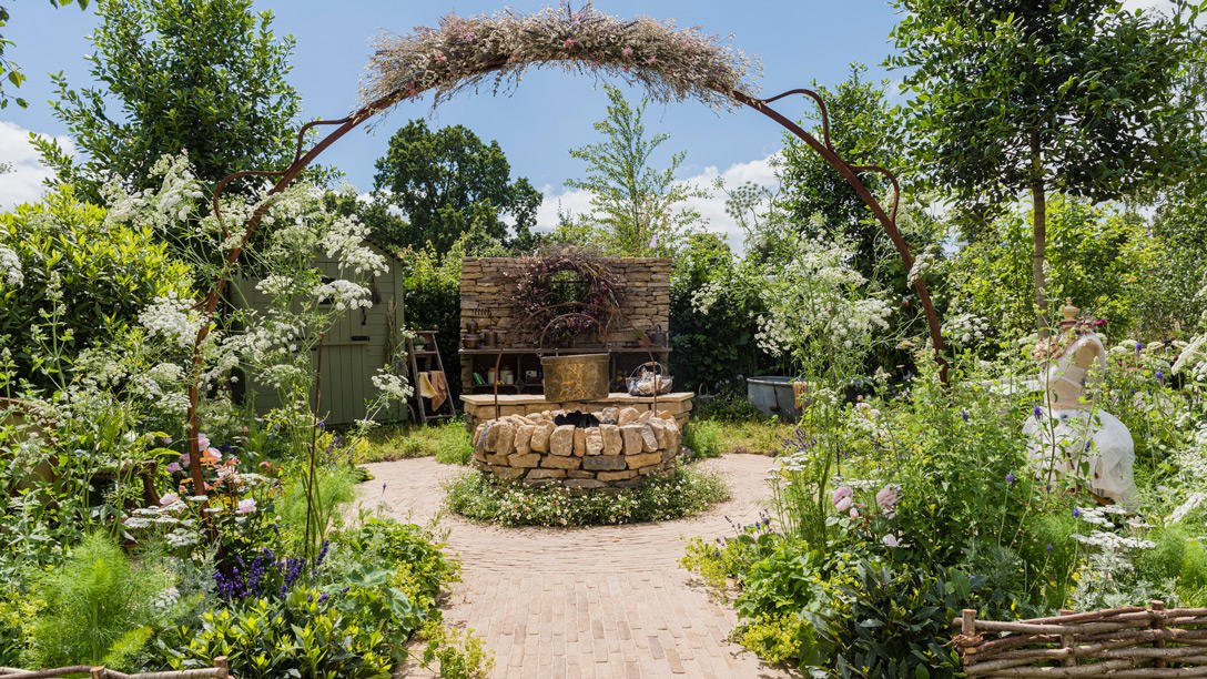The_RHS's tweet photo. Don't forget to vote for your favourite design in the Show Gardens and the Lifestyle &amp; Global Impact Gardens categories in the #RHSHampton People's Choice Awards! Vote before 9am tomorrow: https://t.co/SDI2EGgAvP https://t.co/04B8uZHjmx
