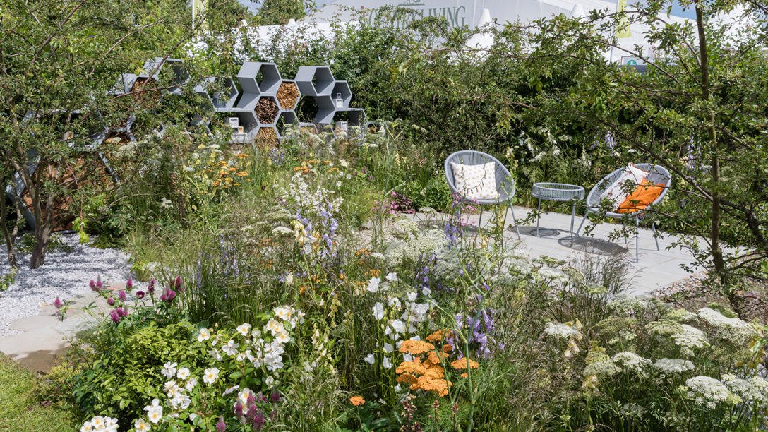 The_RHS's tweet photo. Don't forget to vote for your favourite design in the Show Gardens and the Lifestyle &amp; Global Impact Gardens categories in the #RHSHampton People's Choice Awards! Vote before 9am tomorrow: https://t.co/SDI2EGgAvP https://t.co/04B8uZHjmx