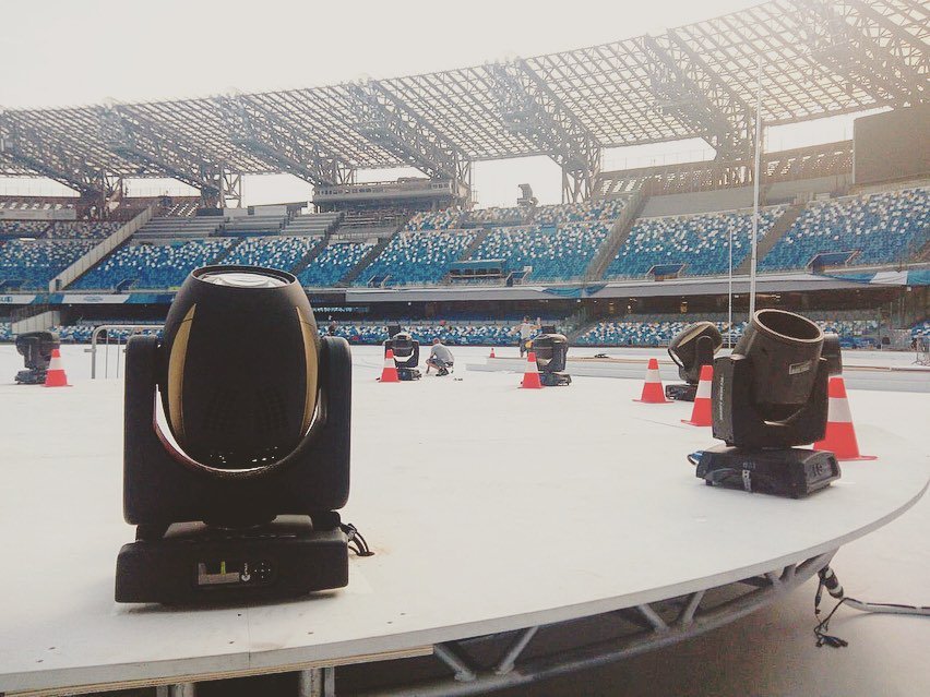ClayPakyNews's tweet photo. Xtylos world premiere at @napoli2019 Summer Universiade
July 3, 2019
Lighting designer: Giovanni Pinna
Lighting director: Fabrizio Moggio
#claypaky #xtylos #beameffect #lasersource #napoli2019 #universiade https://t.co/LzjGAFeY8c