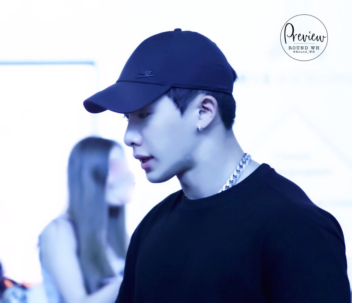 Round_WH's tweet image. ✈︎Paris🌹 190704 WE ARE HERE  in Amsterdam #MONSTA_X #원호 #WONHO #ウォノ #몬스타엑스 @OfficialMonstaX