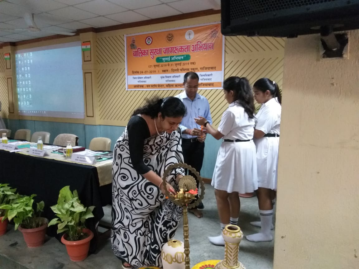 CdoGhaziabad's tweet photo. Awareness campaign for Girls Safety was organised today under the chairmanship of DM Ghaziabad @dm_ghaziabad Ma'am .Legal rights, provision of concerned acts and self defence topic were discussed. Wonderful suggestions and thought provoking  questions were raised by the students https://t.co/0P9PmkFTSd