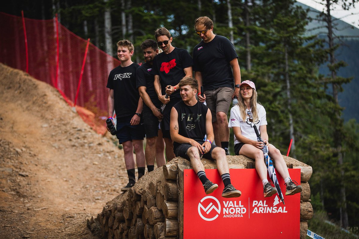 muc_off's tweet photo. Although she won’t be racing this weekend, it sure is nice to see @tahneeseagrave   join in on the track walk in Vallnord.

For now though, it’s all about bike prep in Andorra, and it seems @fmdracing got it covered with our Waterless Wash, Bike Protect and Dry Lube 🤘

#mucoff https://t.co/jGjjZqr2ha