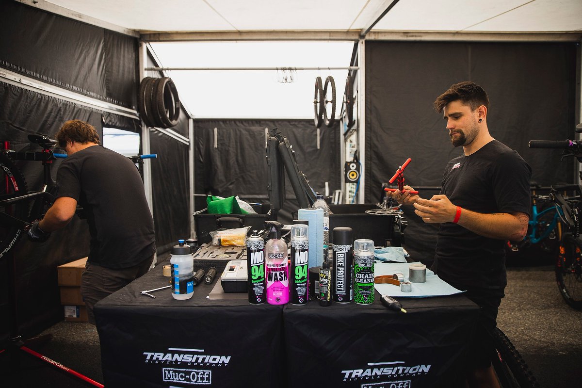 muc_off's tweet photo. Although she won’t be racing this weekend, it sure is nice to see @tahneeseagrave   join in on the track walk in Vallnord.

For now though, it’s all about bike prep in Andorra, and it seems @fmdracing got it covered with our Waterless Wash, Bike Protect and Dry Lube 🤘

#mucoff https://t.co/jGjjZqr2ha
