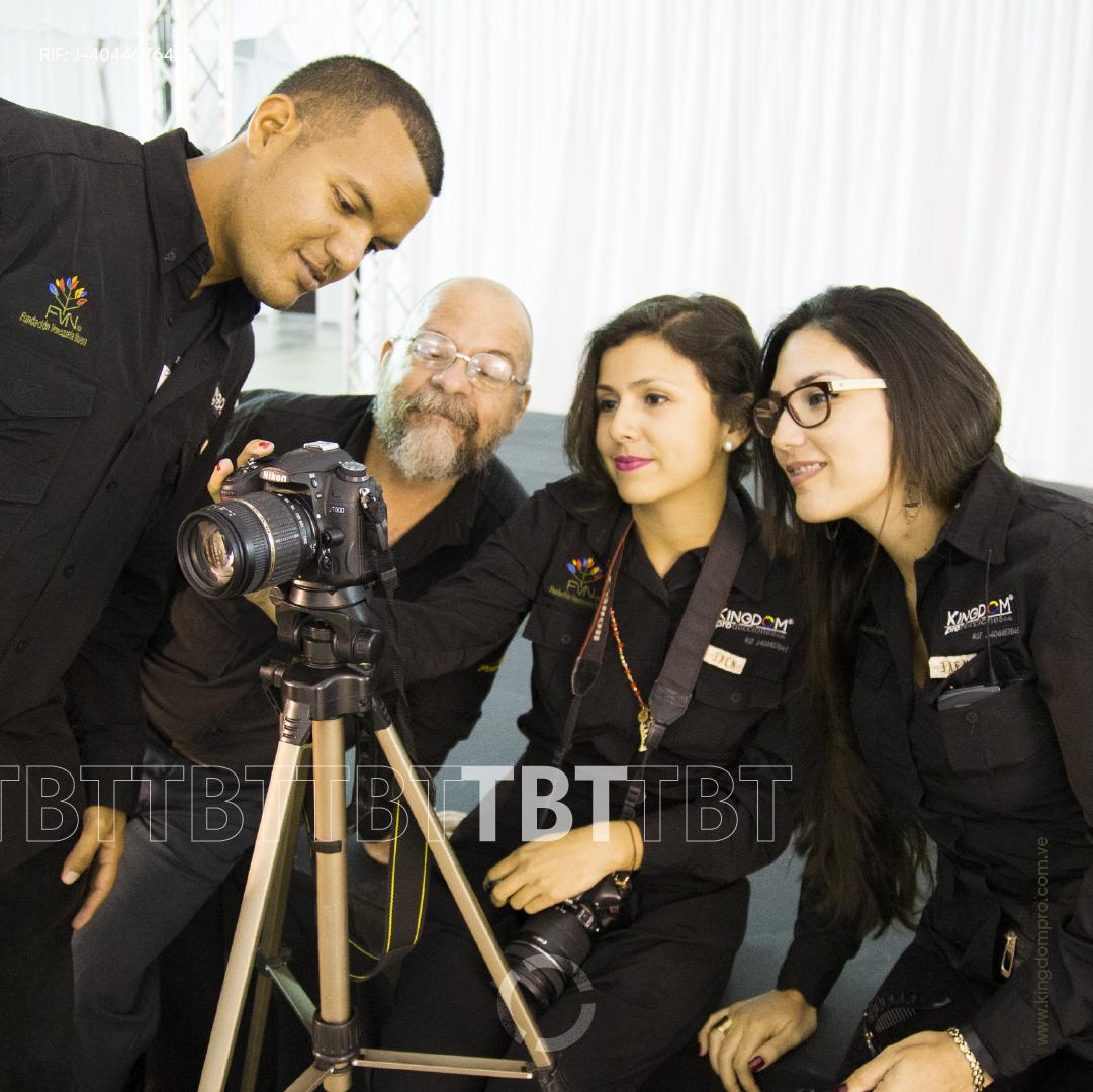 KingdomProvzla's tweet photo. Todos quieren ver la foto 📸 en #KingdomPro también somos cobertura de eventos

#tbt #audiovisuales #photography #Venezuela https://t.co/zMbtq00kAn