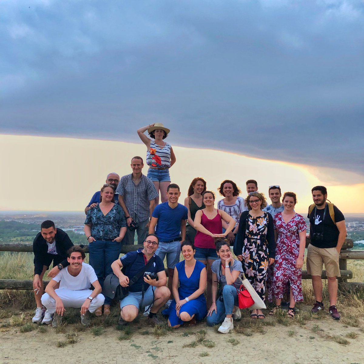 IgersToulouse's tweet photo. Hier soir nous avons organisé notre pique nique annuel sous une météo assez capricieuse... mais le Sunset était fabuleux ! Retrouvez les photos sur #Instagram via #igerstlse_picnic2019.
#jeudiphoto #igerstoulouse #toulouse https://t.co/KRIVrsO8WU