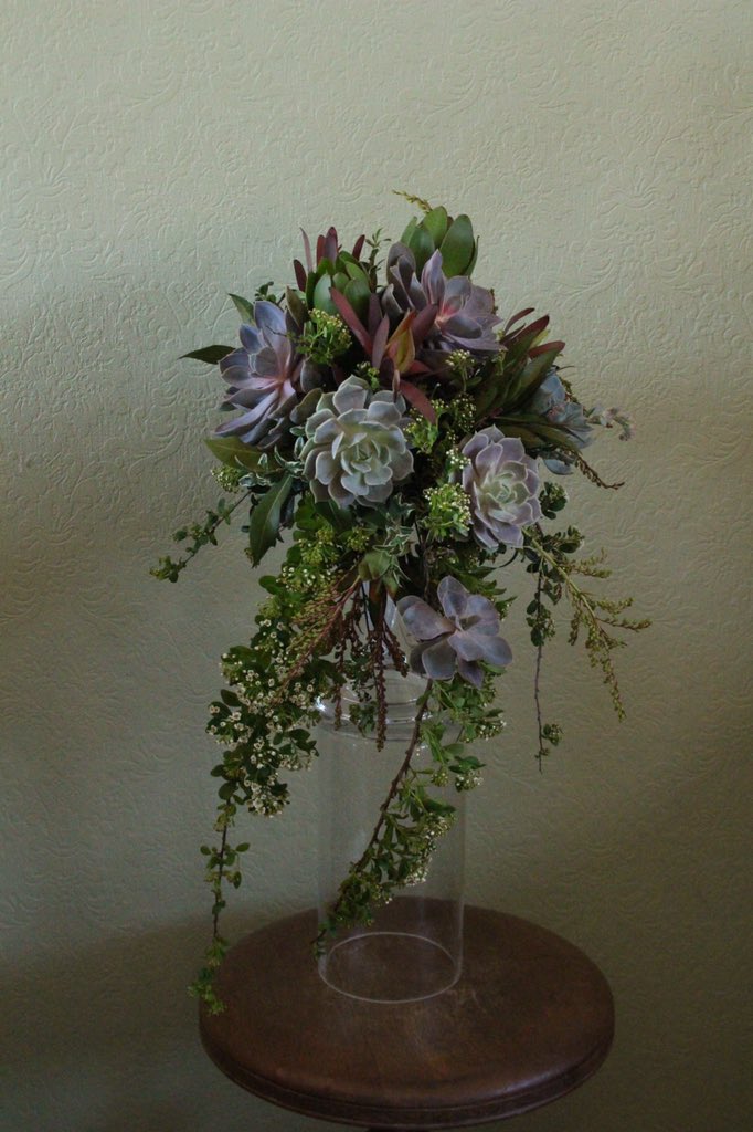At Sedona Fine Art of Flowers, we call this “French Belle”. A cascade of flowering branches and succulents. Only in Arizona, the land of “but it’s a dry heat” where brides flock to marry in the sunset of towering red rocks. 😉