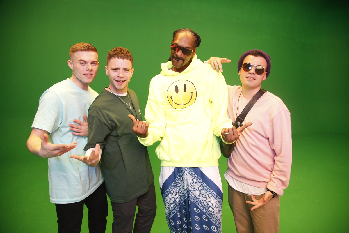 NXTGENOFFICIAL's tweet image. #tbt to when we met big @snoopdogg on the set of @bep “BE NICE” music video‼️
•
•
•
•
•
•
•
#tbt #snoopdogg #blackeyedpeas #musicvideo #LA #Hollywood #green #US #instadaily #instagood #likeforlike #followforfollow #photooftheday #instagram #music #band #rapper #westcoast