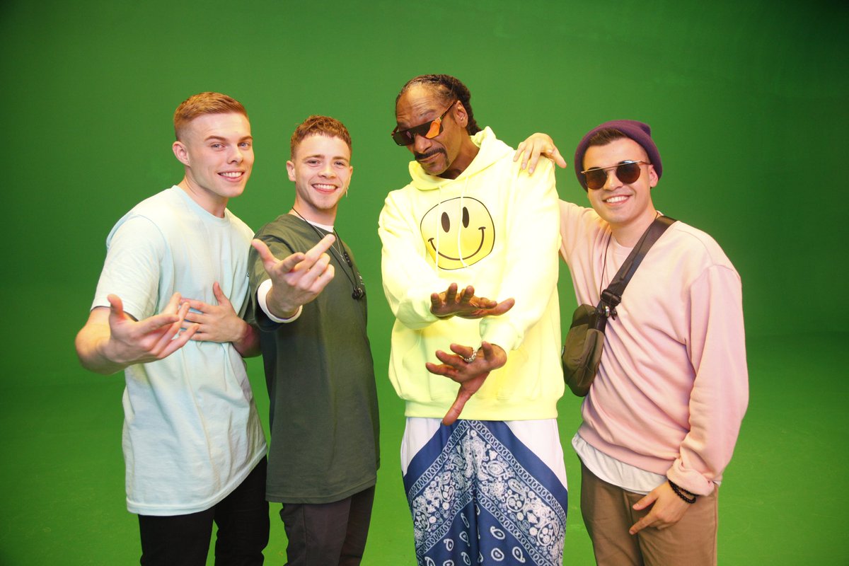 NXTGENOFFICIAL's tweet image. #tbt to when we met big @snoopdogg on the set of @bep “BE NICE” music video‼️
•
•
•
•
•
•
•
#tbt #snoopdogg #blackeyedpeas #musicvideo #LA #Hollywood #green #US #instadaily #instagood #likeforlike #followforfollow #photooftheday #instagram #music #band #rapper #westcoast