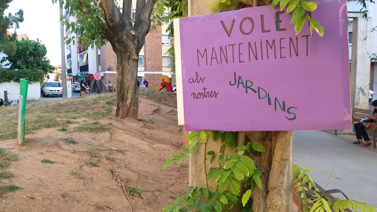 rubitv_cat's tweet photo. Veïns de la plaça dels Nens s'autoorganitzen per arranjar els seus espais verds https://t.co/ouka0FxPHS #Rubicity https://t.co/eoWaDBpC7g
