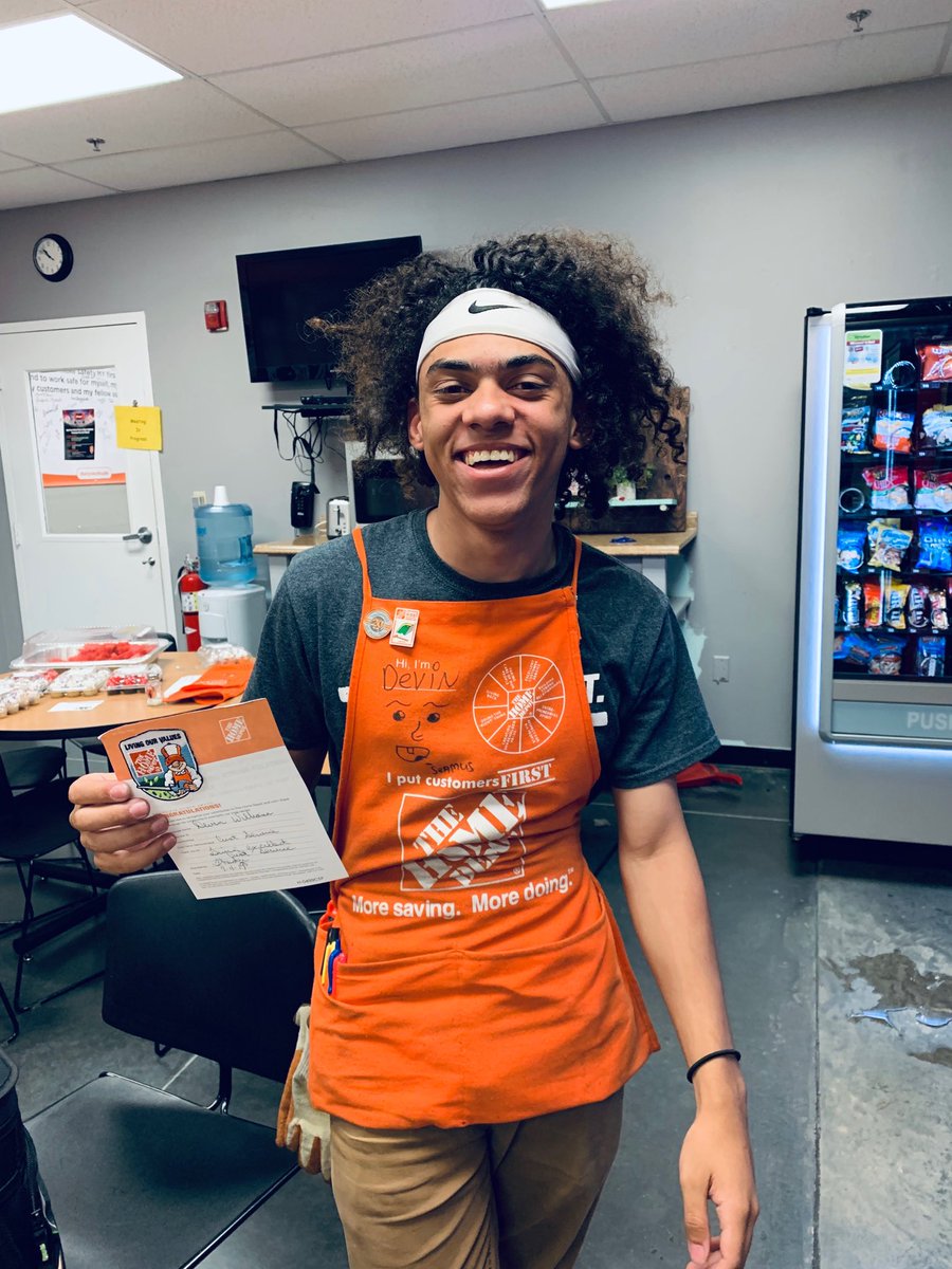 Devin with his very first home award for giving excellent customer service on this great 4th of July !! ⁦<a href="/ChrisDurand_HD/">Chris Durand</a>⁩ ⁦<a href="/HDDistrict132/">Home Depot D132</a>⁩