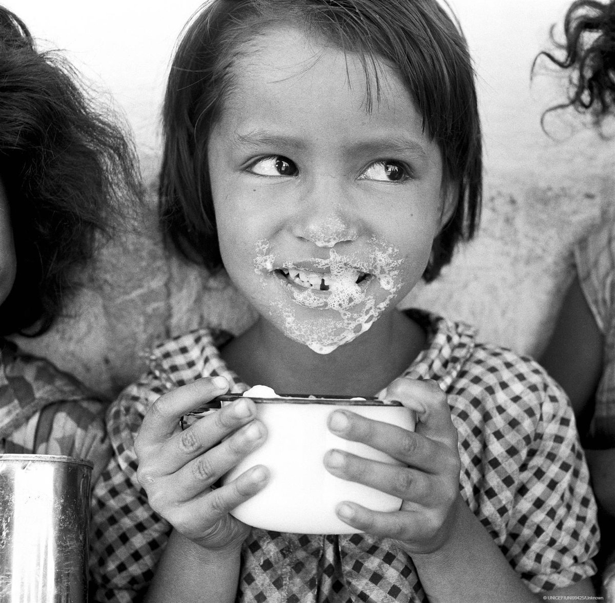 unicefchief's tweet photo. #ThrowbackThursday to 1950 and 5-year-old Norma drinking UNICEF-supplied milk in Guatemala. Good nutrition is the bedrock of child survival. #EveryChildALIVE https://t.co/FXsiUmOrG5
